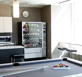 High-tech vending machines for businesses from Intelfoods